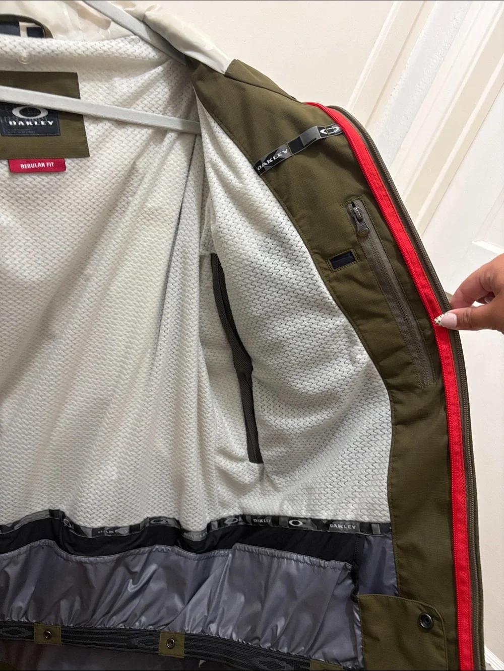 Oakley hooded snowboarding